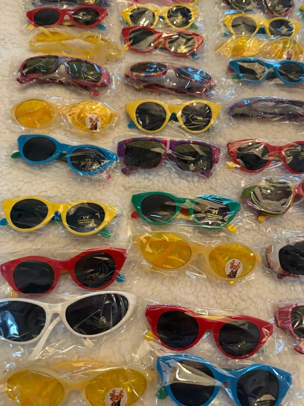 VINTAGE WHOLESALE LOT! 50 90’s Retro Childrens Sunglasses NEW 72602